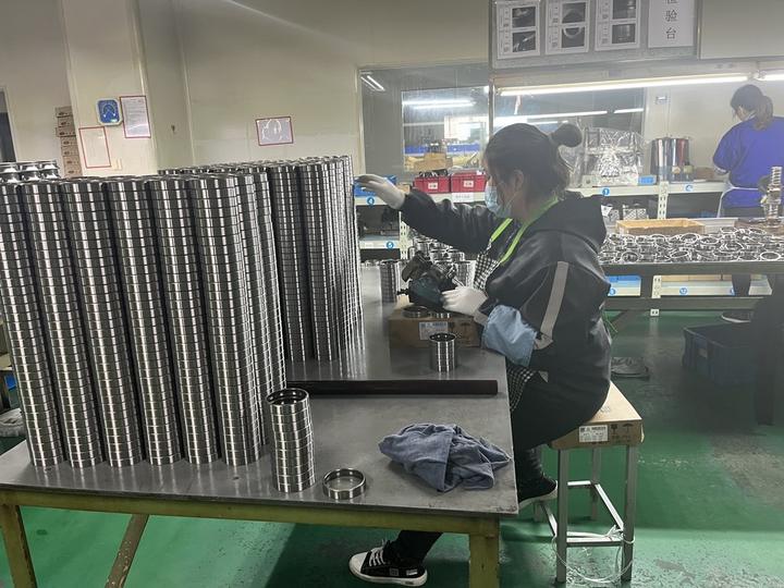 角接觸球軸承C和AC通用嗎？