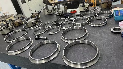 角接觸球軸承的保持架種類與各自的優缺點有哪些？