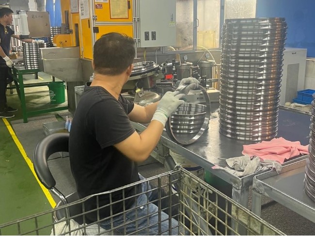 導致高速精密角接觸球軸承裂開的原因有哪些？